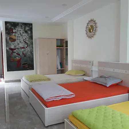 4 Seasons Hostel